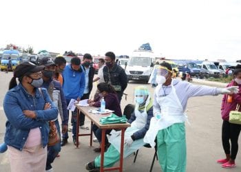 TRANSPORT – Plus de 60 taxi-brousse quittent la gare routière d’Andohatapenaka lors de la première journée de reprise
