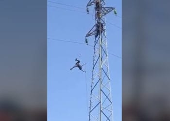 ANOSIZATO – L&rsquo;individu accroché à un pylône de haute tension secouru, le courant rétabli à l&rsquo;Ouest d&rsquo;Antananarivo