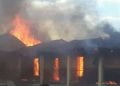 INCENDIE – Le bâtiment principal du lycée Notre dame de Lourdes Manjakandriana ravagé par le feu