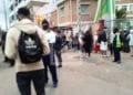 EDUCATION – Des candidats au baccalauréat arrivent auprès de leur centre d&rsquo;examen à 5h comme recommandé par le ministère