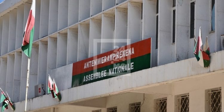 HAUTE COUR DE JUSTICE – Une douzaine de dossiers impliquant d&rsquo;anciens ministres en cours d&rsquo;enquête à l&rsquo;Assemblée nationale