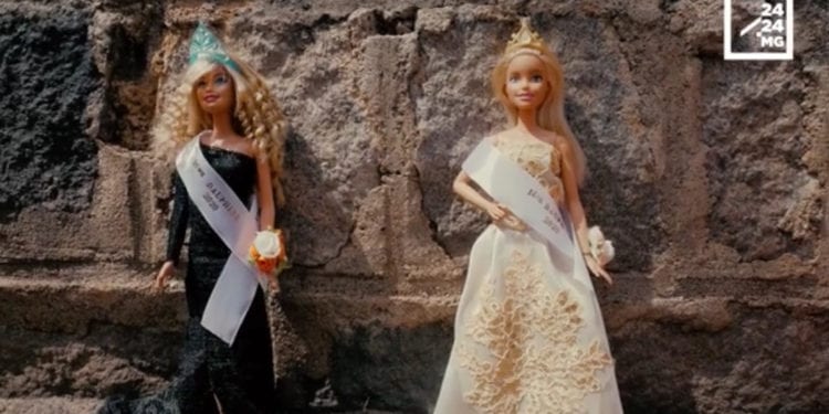 MINIATURES – Quand des mamans passionnées de poupées et jouets Barbies se rencontrent