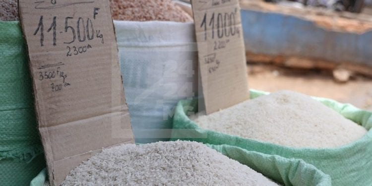 COMMERCE – Le prix du riz inchangé chez les détaillants au surlendemain de la fixation du prix plafond par le gouvernement