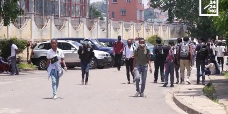 EDUCATION – Accord trouvé entre les étudiants de l&rsquo;ENS et le ministère de l&rsquo;éducation nationale en vue d&rsquo;un recrutement systématique conditionné