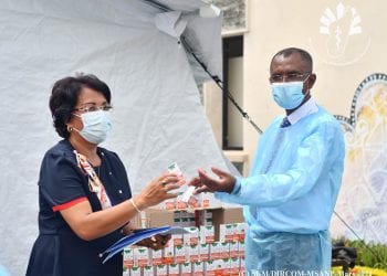 EPIDEMIE – Des ministres se lancent dans une campagne de promotion et de distribution du CVO+ Plus gélules