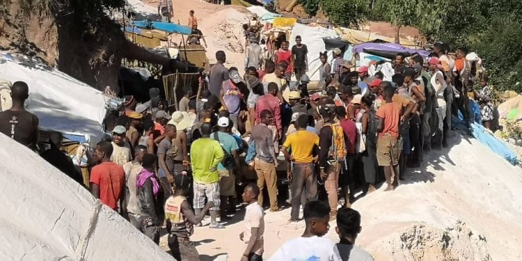 ALAOTRA MANGORO – Au moins quatre blessés dans des affrontements entre éléments des forces de l’ordre et mineurs dans une carrière à Andilana, au Nord d’Amparafaravola