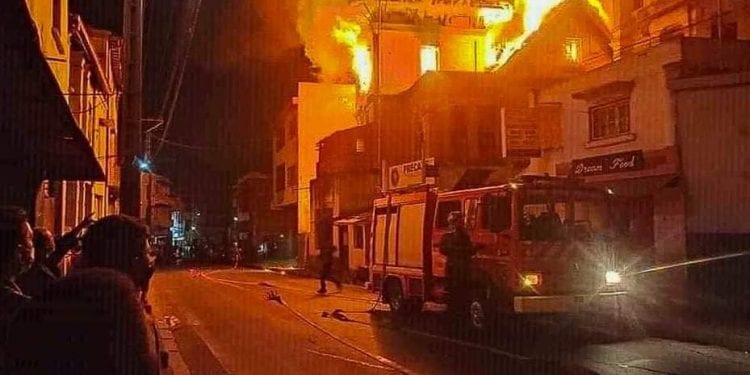 SINISTRE – Un court-circuit à l’origine de l’incendie de la « Trano Gasy » mitoyenne du restaurant Nect’Art à Ankaditapaka-Ankadifotsy, selon les sapeurs-pompiers
