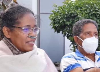 TEMOIGNAGES – Atteinte de la Covid-19, elle sort du coma et fête à l’hôpital ses noces d’argent