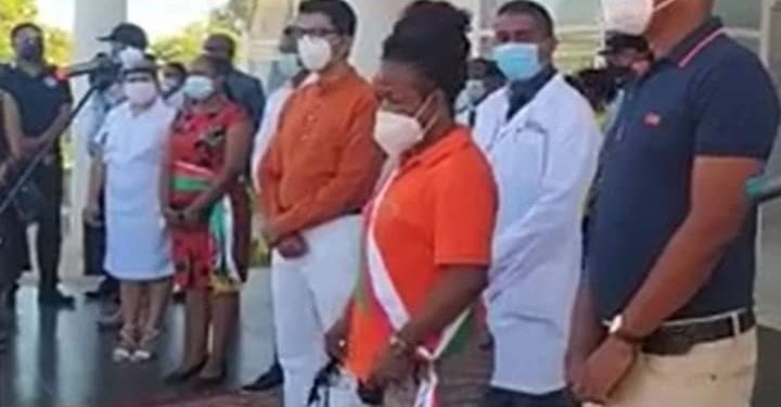 TOURNEE PRESIDENTIELLE – Andry Rajoelina remet les primes exceptionnelles en faveur du personnel soignant de Mahajanga