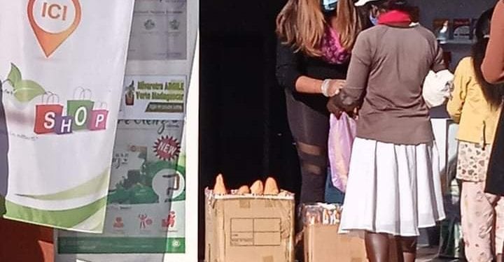 Natur&rsquo;Aid Sarlu sy Zay Jejoo ary ny Association We Care ao aminy dia nanao fizarana kilalao sy arendrina ary sakafo ho fanampiana