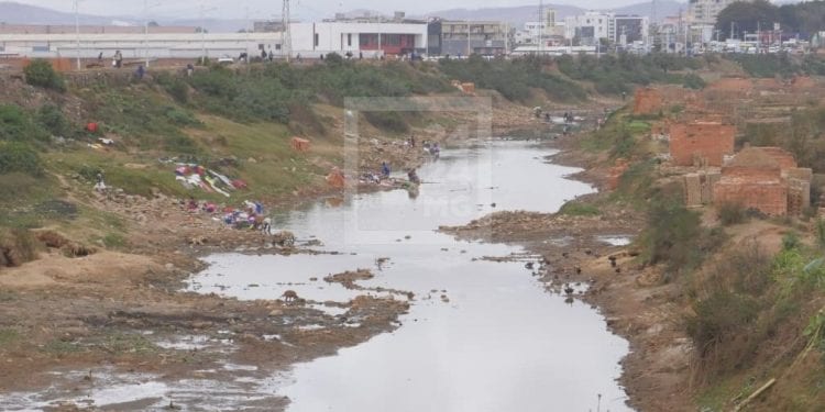 APPROVISIONNEMENT – Le ministère de l&rsquo;Eau, de l&rsquo;assainissement et de l&rsquo;hygiène indique que les réserves d&rsquo;eau de Tsiazompaniry permettront à Antananarivo de tenir jusqu&rsquo;en Janvier 2022 en cas de sécheresse