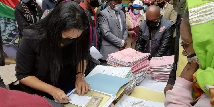 DROIT DE PROPRIETE – Distribution de 400 titres fonciers dans le 5ème arrondissement