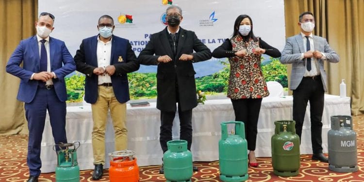 ENERGIE – Des dizaines de milliers de kits complets de bouteilles de gaz à distribuer gratuitement ou à prix réduit pour promouvoir l’utilisation du gaz butane domestique