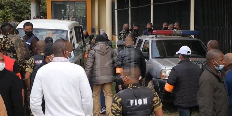 JUSTICE – Huit individus inculpés pour projet d’attentat contre le chef de l’Etat obtiennent la liberté provisoire, cinq autres placés sous contrôle judiciaire