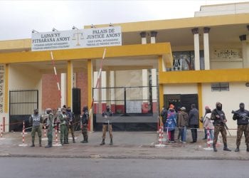 « SUSPICION D&rsquo;ATTEINTE A LA SURETE DE L&rsquo;ETAT » – Sécurité renforcée au Palais de justice à  Anosy en raison de la comparution devant le parquet des individus soupçonnés d&rsquo;implication dans un projet d&rsquo;attentat contre le président de la République