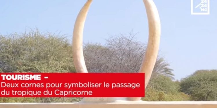 TOURISME – Deux cornes pour symboliser le passage du tropique du Capricorne