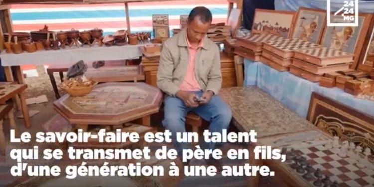 TRAVAIL DU BOIS – La marqueterie d’Ambositra ou l’art de la gravure qui se transmet de père en fils