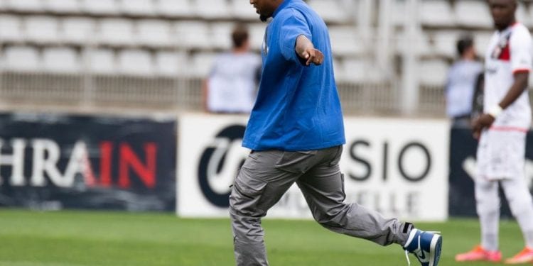 FOOTBALL – Lalaina Nomenjanahary alias Bolida donne le coup d’envoi fictif du match opposant son ancien club, le Paris FC, à En Avant Guingamp