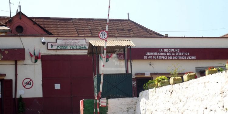 JUSTICE – Le président de la République octroie deux fourgons cellulaires pour les prisons d’Antanimora et de Tsiafahy