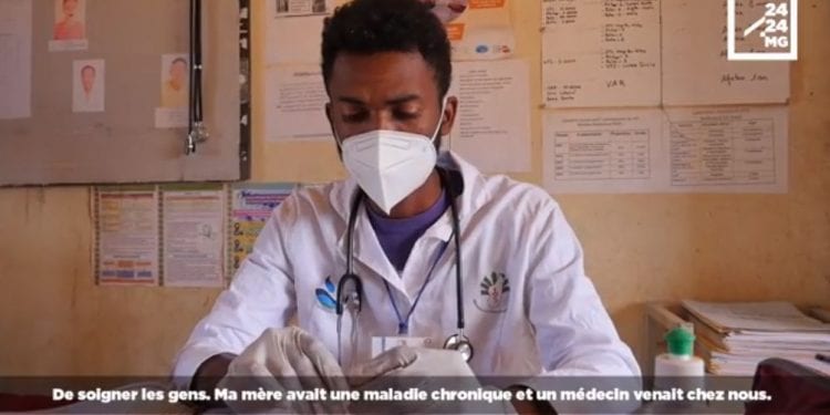 PORTRAIT – Guradeau Anthony Razafindrabe ou la vocation de l’infirmier affecté dans une commune rurale d’Ambovombe