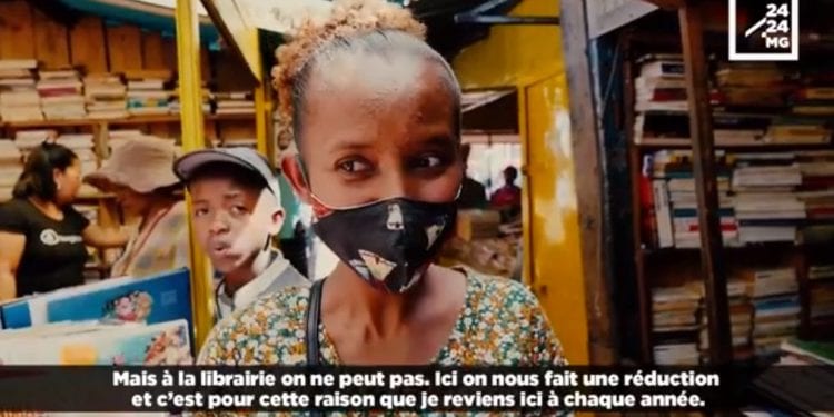 RENTREE – En librairie, dans les rues ou chez les bouquinistes : le choix des parents d’élèves pour les manuels scolaires