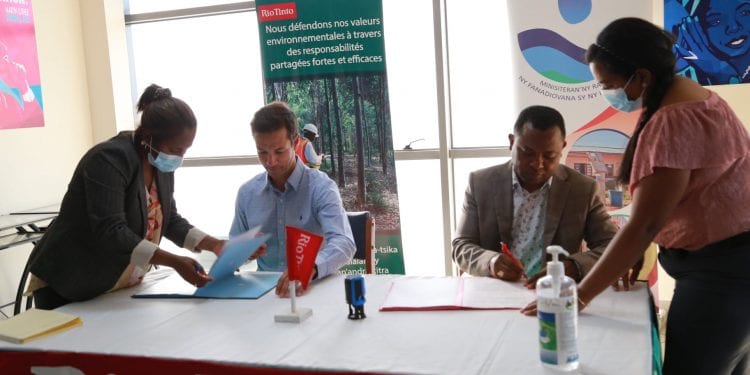 APPROVISIONNEMENT – Un partenariat entre le ministère de l’Eau, de l’assainissement et de l’hygiène et Rio Tinto QMM pour améliorer l’accès à l’eau potable dans la ville de Tolagnaro et dans certaines communes rurales impactées par la mine