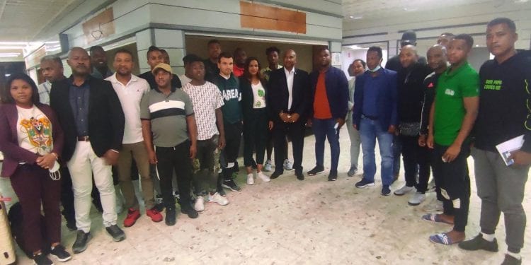FOOTBALL – Les Barea n’ont finalement pu quitter Madagascar pour la RD Congo en vue du match du 7 Octobre qu’en début de soirée ce mardi