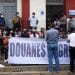 MANIFESTATIONS – Le syndicat des agents de la douane affirme avoir été suivi à 90% dans leur mouvement, le ministère indique que les services ont été assurés