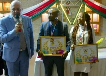 DISTINCTION – Shyn et Denise reçoivent la médaille d’or des Arts et de la culture de la Fédération internationale du tourisme