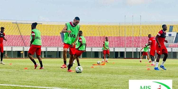 FOOTBALL – Les Barea joueront sans pression, avec prudence et intelligence pour battre le Bénin ce jeudi, selon le souhait d’Eric Rabesandratana