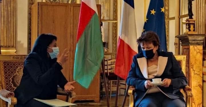 PATRIMOINE – Le ministère de la Communicatio et de la culture rapporte la volonté de la ministre française de la Culture à examiner les détails légaux en vue de restituer les objets d’arts malgaches à Madagascar