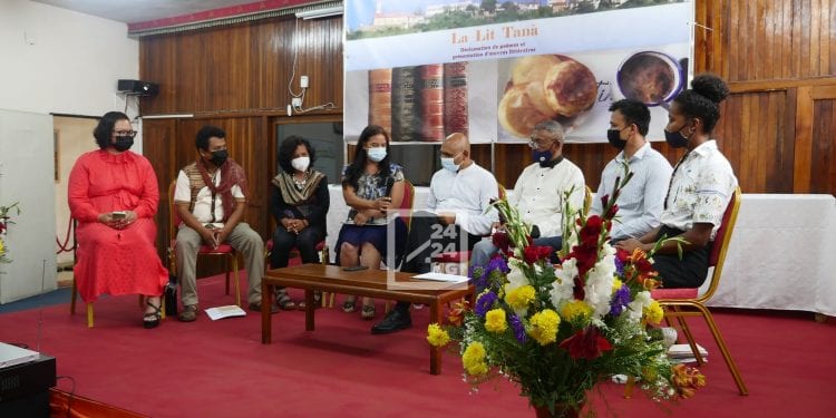 POESIE – Reprise du rendez-vous littéraire mensuel « La lit Tana » de l’ambassade de l’Inde avec huit auteurs pour un après-midi de déclamation poétique vendredi