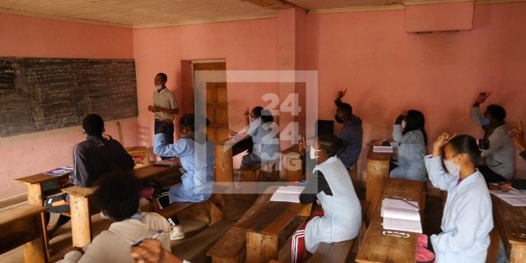 EDUCATION – La ministre de l’Education nationale estime à environ 40.000 salles de classe supplémentaires les besoins de Madagascar pour que tous les enfants malgaches puissent être scolarisés