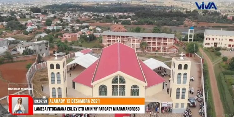 RELIGION – Andry Rajoelina inaugure le nouveau bâtiment de la paroisse Notre Dame de Lourdes à Miaramasoandro Antsirabe