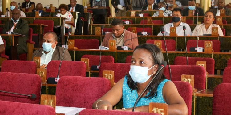 SANTE PUBLIQUE – La proposition de loi Voninahitsy relative au maintien des dépôts de médicaments même après l’implantation d’une pharmacie adoptée par les députés