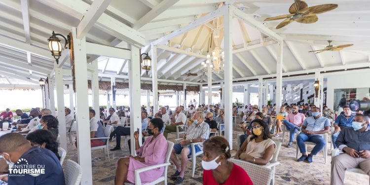TRANSPORT AERIEN – Le ministre du Tourisme à la rencontre des opérateurs touristiques de Nosy Be pour évoquer la reprise des liaisons commerciales internationales sur l&rsquo;île aux Parfums