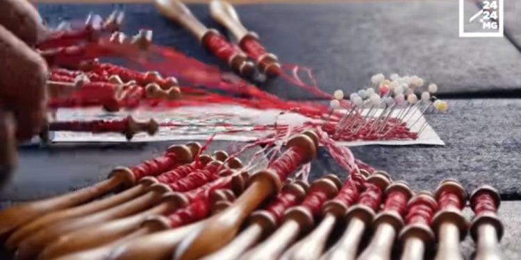 ARTISANAT – La dentelle aux fuseaux, un savoir-faire délicat