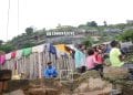 EBOULEMENT – Les habitants d’Ambanin’Ampamarinana retrouvent le cours normal de leur quotidien, le Bureau national de gestion des risques maintient son avis d’alerte rouge sur les flancs de la colline de Manjakamiadana