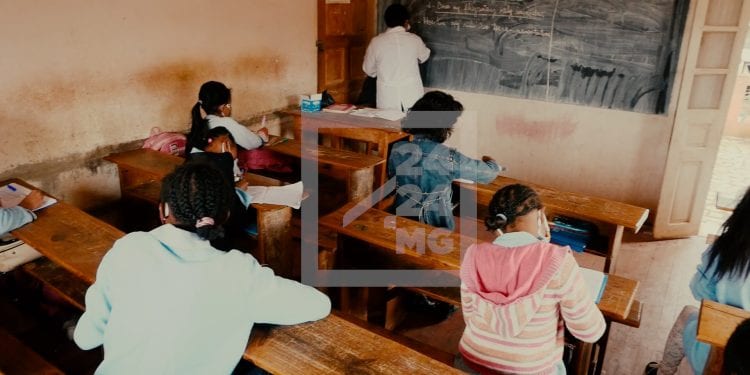 ENSEIGNEMENT – Le ministère de l&rsquo;Education nationale reporte au 17 Janvier la rentrée après les vacances de Noël