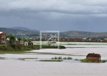INTEMPERIES – Le ministère de l’Environnement et du développement durable rappelle que les inondations actuelles résultent de la déforestation massive et du remblayage des zones basses