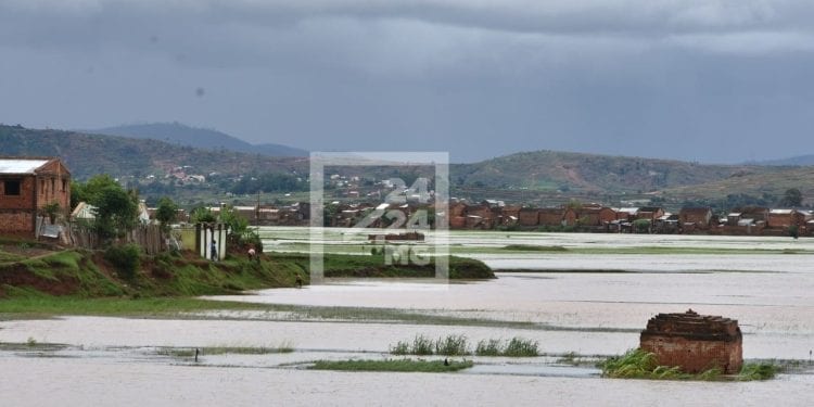 INTEMPERIES – Le ministère de l’Environnement et du développement durable rappelle que les inondations actuelles résultent de la déforestation massive et du remblayage des zones basses