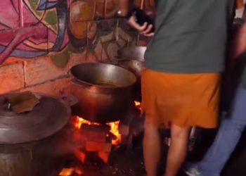 SINISTRES – La préparation des repas des personnes sinistrées accueillies au stade Barea Mahamasina