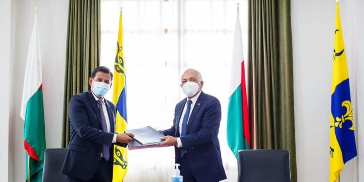 TELECOMMUNICATION – Les autorités envisagent d’implanter des pylônes et des câbles optiques aériens à Antananarivo pour connecter tous les bâtiments publics de l’Etat