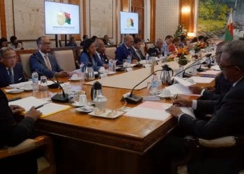 GOVERNEMANTA – Minisitra sivy no noesorina tamin’ny toerany ka ny roa nomena toerana vaovao, minisitra dimy vaovao no notendrena ary minisitra roa teo aloha naverina indray