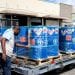 AGRICULTURE – Reprise des opérations antiacridiennes après l’arrivée de 40.000 litres de pesticides en provenance du Maroc ce jeudi, après un mois de perturbations