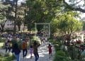 LUNDI DE PAQUES – Les gardiens du parc botanique d’Ambohijatovo déplorent que les fleurs et les gazons soient piétinés par les visiteurs finalement autorisés à y accéder