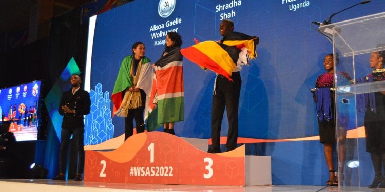 OLYMPIADES DES METIERS – Médaille d’argent pour Alisoa Wohlhauser compétitrice dans la catégorie service en salle aux WorldSkills Africa.