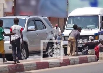 SOCIAL – Près 12.000 enfants en situation de rue recensés dans la ville d’Antananarivo, un chiffre estimé en hausse compte tenu de la pandémie et de ses conséquences ces dernières années