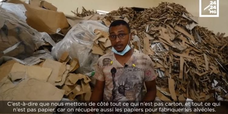 SOLUTION – Retransformer cartons et papiers pour créer des alvéoles