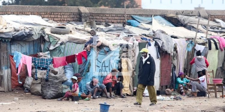 URBANISME – 3,8 millions habitants d’Antananarivo vivront dans des bidonvilles en 2030 si des mesures immédiates ne sont pas prises, estime le secrétariat d&rsquo;Etat en charge de l&rsquo;habitat
